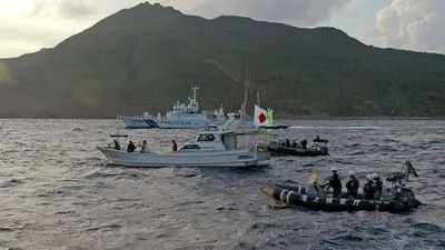 Японія розкритикувала дії військових кораблів Китаю та росії біля спірних островів