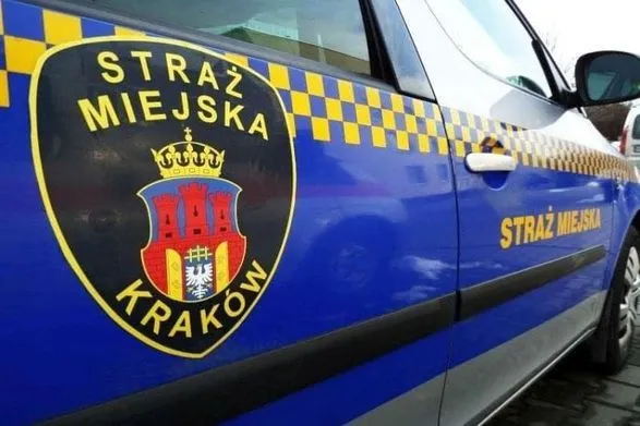 Бросился под рельсы трамвая: в Кракове во время задержания полицией скончался украинец