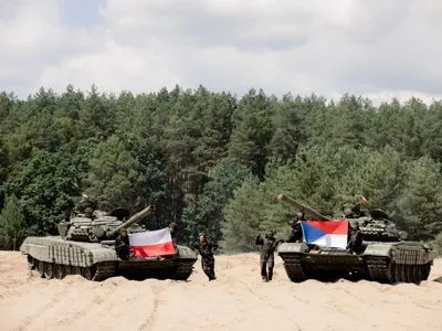 "Помощь настоящих братьев": Залужный показал танки от Польши и Чехии