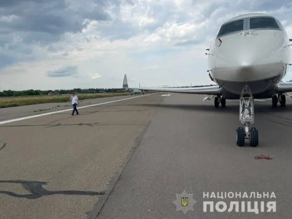 Вертолет и самолет семьи Медведчука передали ВСУ – Нацполиция