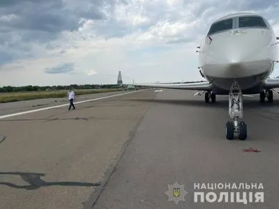 Гелікоптер і літак родини Медведчука передали ЗСУ – Нацполіція