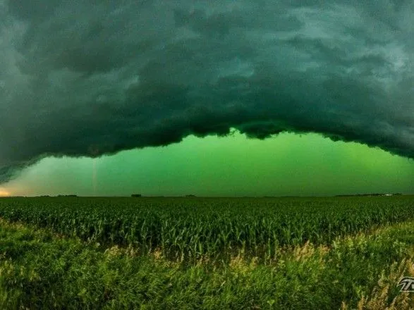 У США шторм пофарбував небо у зелений колір