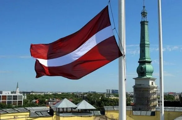 Латвийский банк через мобильное приложение откроет счета украинским беженцам