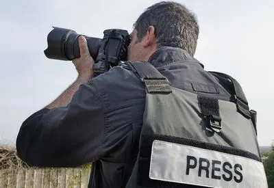 Рада приняла закон об обязательном страховании журналистов в зоне боевых действий