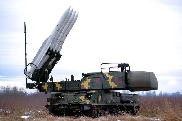 Украине нужно развивать свою систему ПВО – Резников