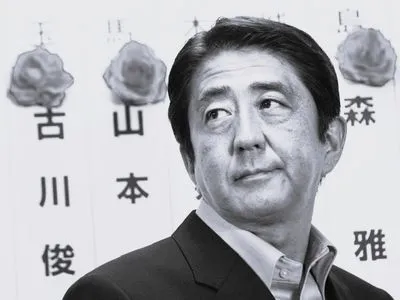 Колишній прем'єр Японії Абе помер після стрілянини у нього - ЗМІ