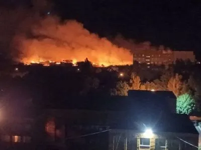 В оккупированном Алчевске пожар, раздаются взрывы