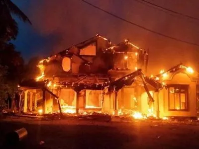 Мітингувальники на Шрі-Ланці підпалили будинок прем'єра