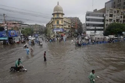 Муссонные дожди убили 150 человек в Пакистане