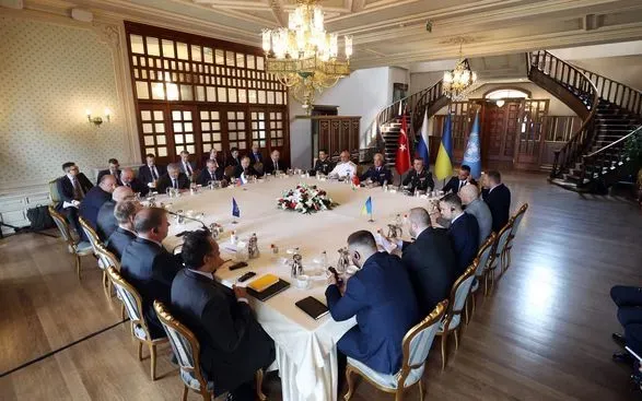 Перші фото з переговорів у Туреччині: присутні всі чотири делегації