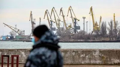 Оккупанты превращают Мариупольский порт в военно-транспортный хаб: с учетом дальнобойности HIMARS, вероятно, ненадолго