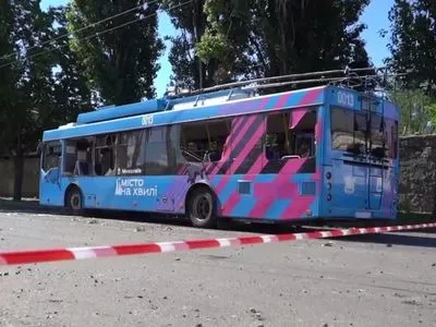 У Миколаєві внаслідок обстрілу росіян пошкоджено 18 тролейбусів - мер