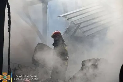 Пожежу після ракетного удару по Одесі загасили: показали наслідки