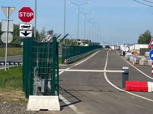 Украинцев предупредили о закрытии для легковушек пункта пропуска на границе с Польшей