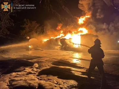 ГСЧС ликвидировали пожар в порту в Одесской области: один мужчина погиб, другой получил 95% ожогов тела