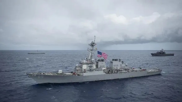 "Руйнівники миру": Китай засудив прохід військового корабля США через Тайванську протоку