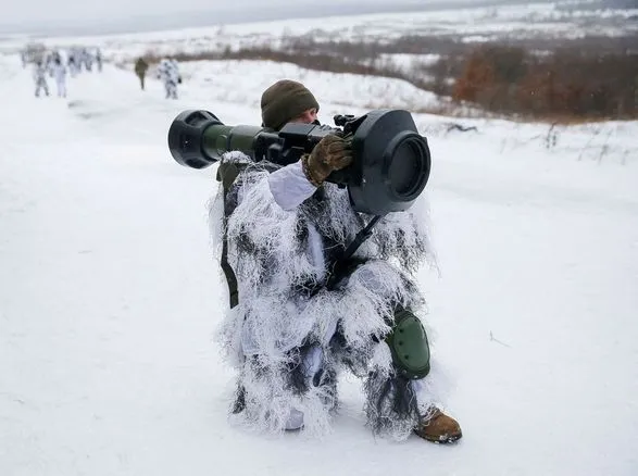 Великобритания увеличивает поставки оружия в Украину: противотанковые средства, беспилотники и боеприпасы