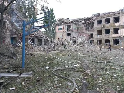 Ракетний удар по Краматорську: під завалами школи можуть бути люди