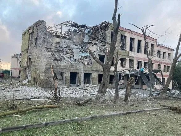 Российские оккупанты разрушили две школы - в Краматорске и Константиновке