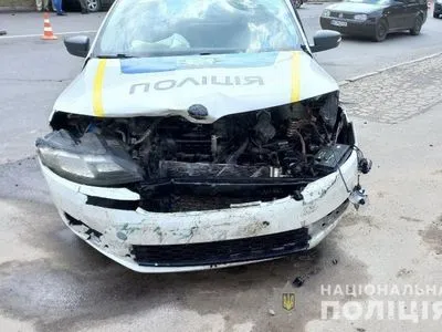 В Ровно водитель во время бегства от полиции разбил пять автомобилей: один полицейский получил травмы
