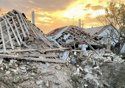 Николаевская область: российский снаряд попал в частный двор, где разрушения получили три дома