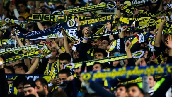 УЄФА відкрила провадження проти "Фенербахче" через скандальну поведінку фанатів