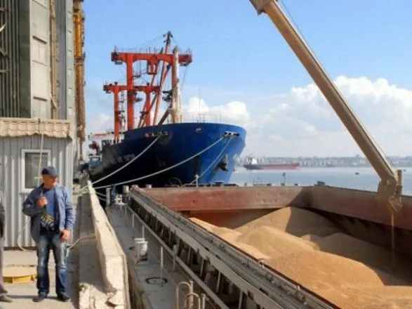 Є загроза для вивезення зерна з портів: російські кораблі перебувають у північно-західній частині Чорного моря