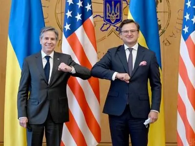 Кулеба обсудил с Блинкеном дальнейшее экономическое и военное укрепление Украины