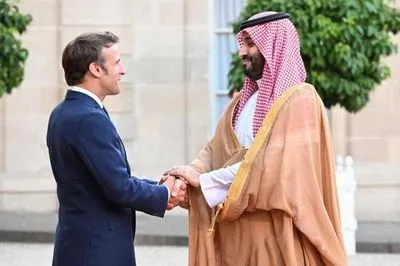 Макрон и наследный принц Саудовской Аравии договорились о сотрудничестве, чтобы «смягчить последствия» войны в Украине