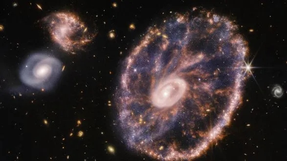 teleskop-vebba-sfotografuvav-yaskravu-galaktiku-koleso-voza