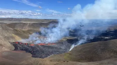 Біля столиці Ісландії знову вивергається вулкан: відео