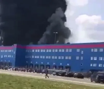 Під Москвою сильна пожежа: спалахнув склад магазину OZON, відомо про 11 постраждалих