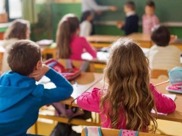 В Сумской области 53% родителей школьников выбрали для своих детей очную форму обучения