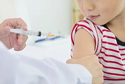 Уровень охвата прививками в Украине ниже 40%: медики бьют тревогу и призывают вакцинировать детей