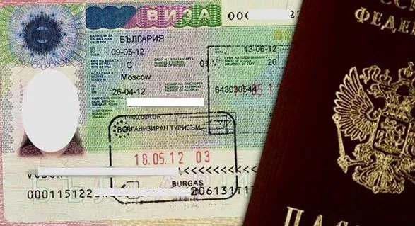 Болгарія на невизначений час зупиняє видачу туристичних віз росіянам