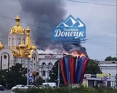 В окупованому Донецьку горить залізничний вокзал