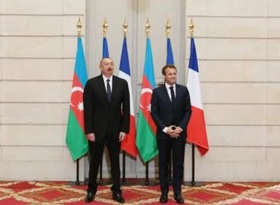 Макрон созвонился с Алиевым из-за обострения ситуации в Нагорном Карабахе