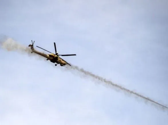Оккупанты с вертолетов обстреляли украинские военные позиции на юге