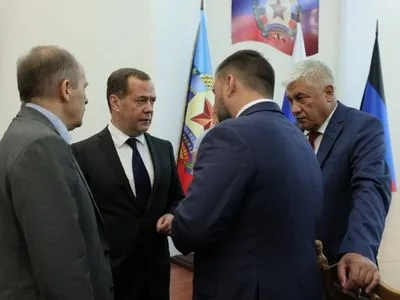 медведев заявил, что сегодня посетил “лнр”