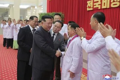 Північна Корея заявила про "перемогу" над COVID-19 та скасувала обмеження