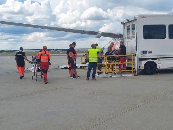 На специализированное лечение в клиники за границей эвакуировали 21 украинца