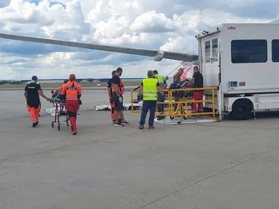 На спеціалізоване лікування до клінік за кордоном евакуювали 21 українця
