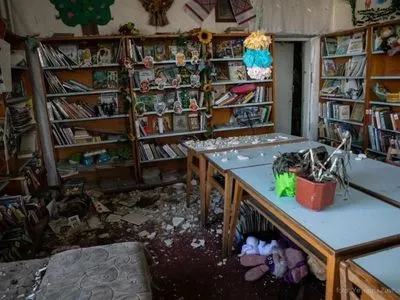 Мінкульт: окупанти зруйнували в Україні близько 100 бібліотек, пошкодили – 221