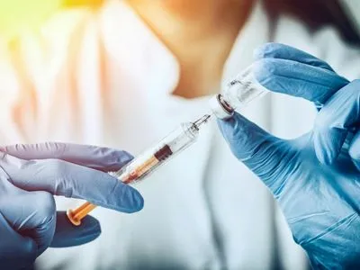 В Україну доставили вакцину проти гепатиту В та кору