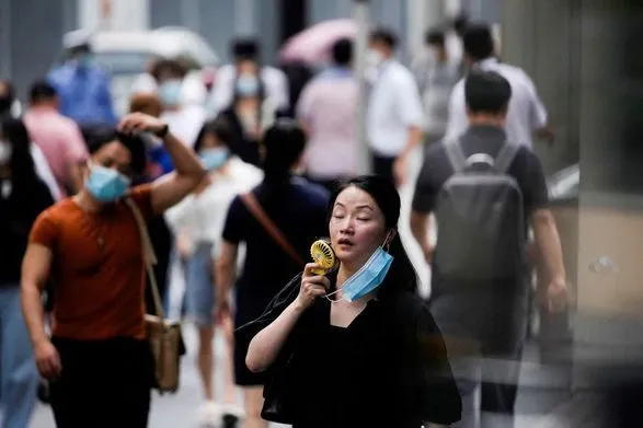 Більша частина Китаю знемагає від високих температур