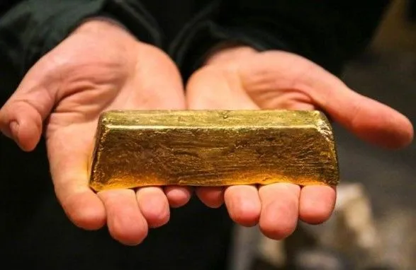 Завладел 8 кг золота во время обыска в банковском сейфе: экс-прокурору сообщили о подозрении