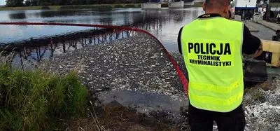 Тести Польщі та Німеччини не можуть відповісти на запитання, що викликало загибель риби в річці Одер