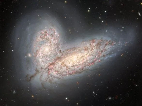 teleskop-gemini-north-zrobiv-efektne-zobrazhennya-zitknennya-dvokh-galaktik