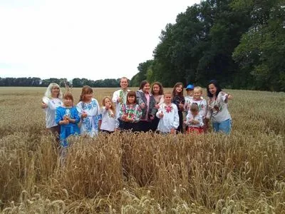 Хліб - усьому голова: "Зернопродукт МХП" провів для дітлахів екскурсію на полях пшениці