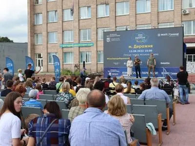 "Кино ради победы": в Хмельницкой области состоялся кинопоказ для переселенцев и военных